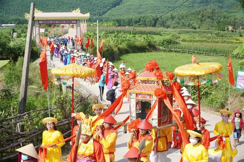 周四盆节游行